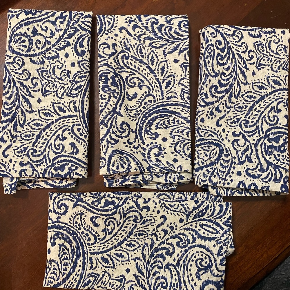 Elrene Home Fashions Everyday Casual
Decorative cloth napkins 17"x17" - Set of 4
